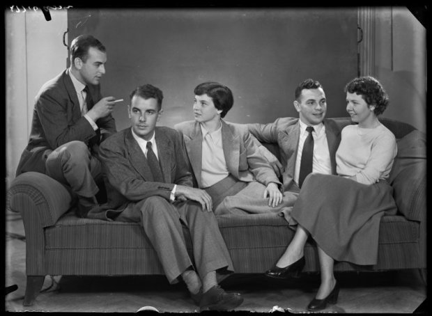 Henk Asser, Rob Asser, Luca Asser, Paul & Loes Nijhoff Asser-Bouman, gefotografeerd door Merkelbach (Collectie Stadsarchief Amsterdam)